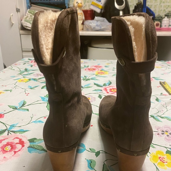Ugg Shoes | Ugg Suede
Shearling Clog Boots Sz 8 - Picture 4 of 7